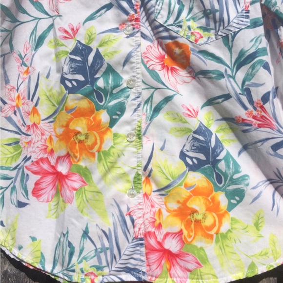 Liz Claiborne Tropical Vibes Button Up Top - Picture 6 of 8